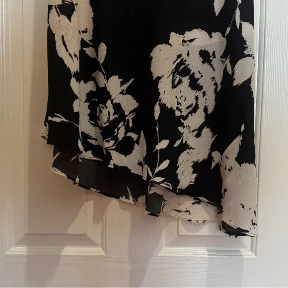 Lauren Ralph Lauren Elegant Black and White Asymmetrical Floral Dress size 10 - Picture 6 of 7